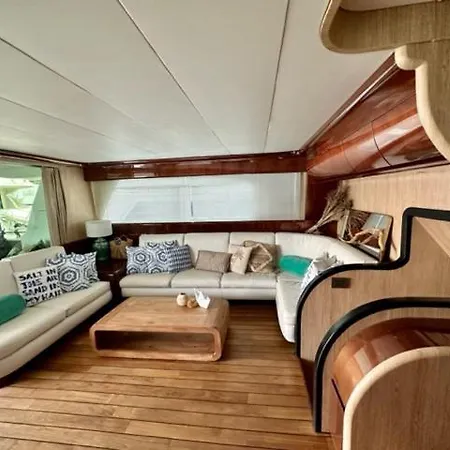 Botel Motoryacht 21 Avec Equipage Barcelona