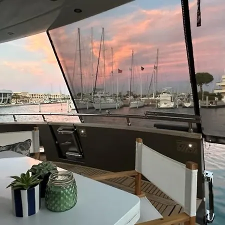 Motoryacht 21 Avec Equipage Botel