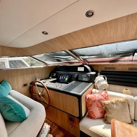 Botel Motoryacht 21 Avec Equipage Barcelona