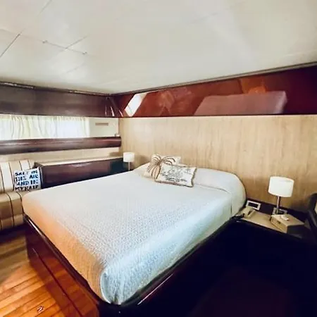 Motoryacht 21 Avec Equipage Botel Barcelona