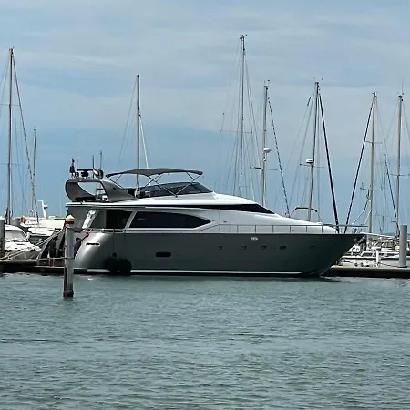 Botel Motoryacht 21 Avec Equipage *