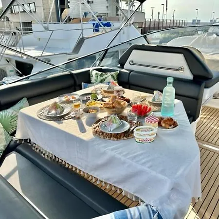 Motoryacht 21 Avec Equipage Botel Barcelona