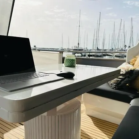 Motoryacht 21 Avec Equipage Botel