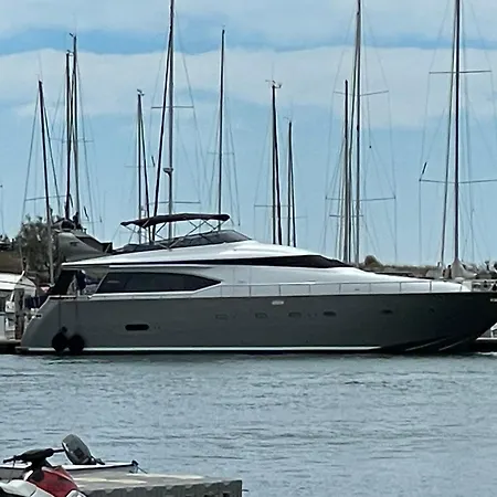 Botel Motoryacht 21 Avec Equipage Barcelona