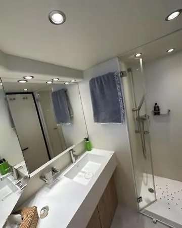 Bateau-hôtel Motoryacht 21 Avec Equipage *