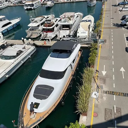 Motoryacht 21 Avec Equipage Barcelona